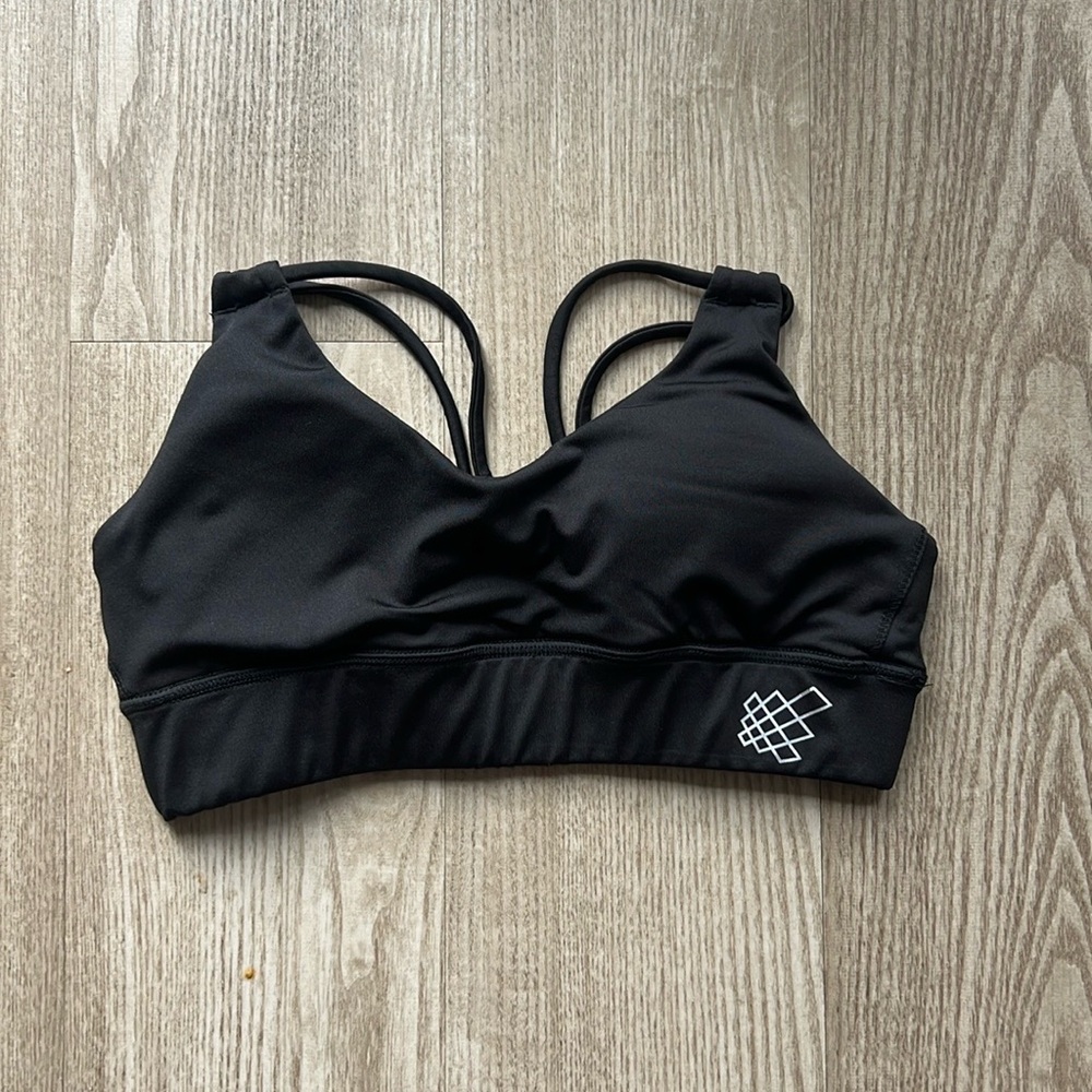 black sports bra
